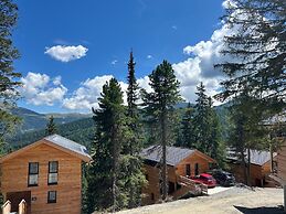 Welcoming Chalet With hot tub