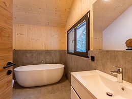 Beautiful Chalet With Balcony