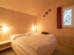 Cozy Chalet With hot tub