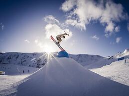 Cozy Chalet With hot tub