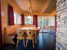 Cozy Chalet With hot tub