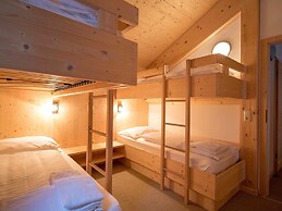 Cozy Chalet With hot tub