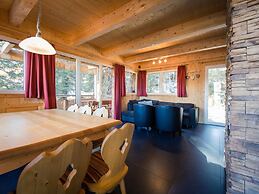 Cozy Chalet With hot tub