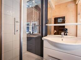 Cozy Chalet With hot tub