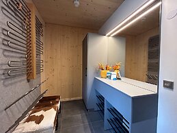 Chalet With Sauna on Balcony