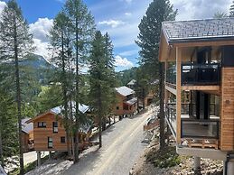 Chalet With Sauna on Balcony