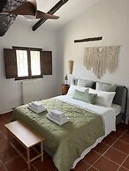2bedroom-pool-loungebar-mountainview-wifi