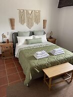 2bedroom-pool-loungebar-mountainview-wifi