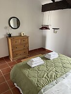 Miluna Oasis Suites - Sleeps4-pool-mountainview