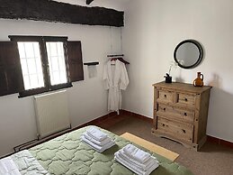 Miluna Oasis Suites - Sleeps4-pool-mountainview