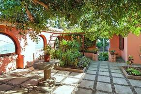 Luxurious Villa Oasis in Santa Brigida