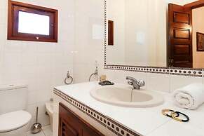 Luxurious Villa Oasis in Santa Brigida