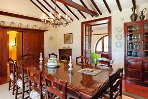 Luxurious Villa Oasis in Santa Brigida