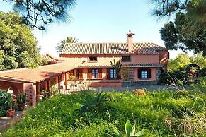 Luxurious Villa Oasis in Santa Brigida