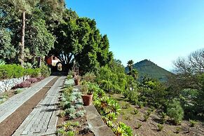 Luxurious Villa Oasis in Santa Brigida