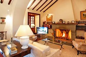 Luxurious Villa Oasis in Santa Brigida