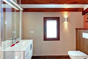 Luxurious Villa Oasis in Santa Brigida