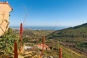 Luxurious Villa Oasis in Santa Brigida