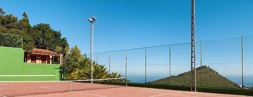 Luxurious Villa Oasis in Santa Brigida