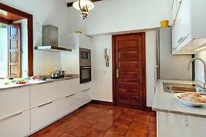 Luxurious Villa Oasis in Santa Brigida