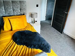 Stay in Comfort , Completely Renovated