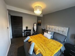 Stay in Comfort , Completely Renovated