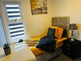 Stay in Comfort , Completely Renovated