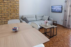 Central 2Bd Apt w Balcony by Monastiraki