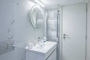 Central 2Bd Apt w Balcony by Monastiraki