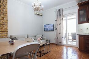 Central 2Bd Apt w Balcony by Monastiraki