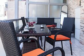 Central 2Bd Apt w Balcony by Monastiraki