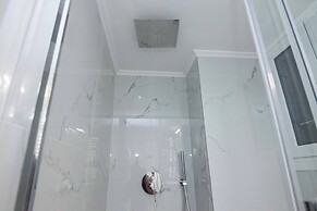 Central 2Bd Apt w Balcony by Monastiraki