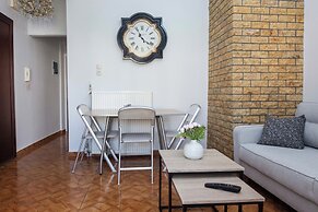 Central 2Bd Apt w Balcony by Monastiraki