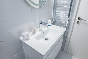 Central 2Bd Apt w Balcony by Monastiraki