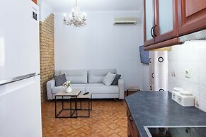 Central 2Bd Apt w Balcony by Monastiraki