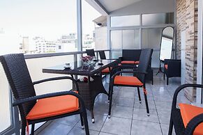 Central 2Bd Apt w Balcony by Monastiraki