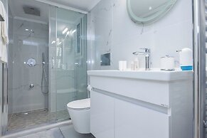 Central 2Bd Apt w Balcony by Monastiraki