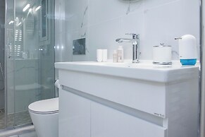 Central 2Bd Apt w Balcony by Monastiraki