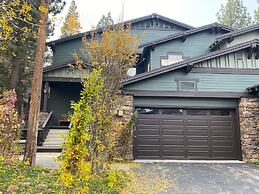 Timbers #27 4 Bedroom Townhouse by RedAwning