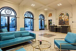 Le Grand Hôtel Dieu by SOWELL COLLECTION