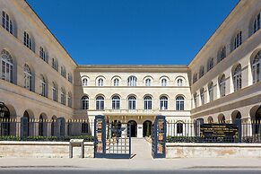 Le Grand Hôtel Dieu by SOWELL COLLECTION