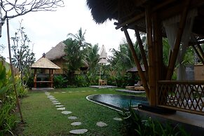 Pitu A Punggul Village Escape