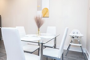 Cozy Retreat near Uptown Charlotte with Free Parking & Wi-Fi