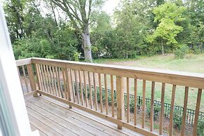 Cozy Retreat near Uptown Charlotte with Free Parking & Wi-Fi