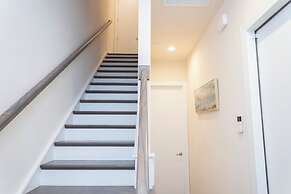 Cozy Retreat near Uptown Charlotte with Free Parking & Wi-Fi