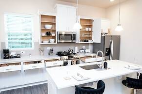 Cozy Retreat near Uptown Charlotte with Free Parking & Wi-Fi