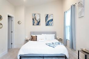 Cozy Retreat near Uptown Charlotte with Free Parking & Wi-Fi