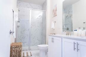 Cozy Retreat near Uptown Charlotte with Free Parking & Wi-Fi