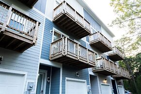 Cozy Retreat near Uptown Charlotte with Free Parking & Wi-Fi