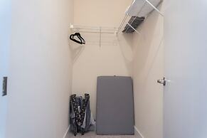 Cozy Retreat near Uptown Charlotte with Free Parking & Wi-Fi